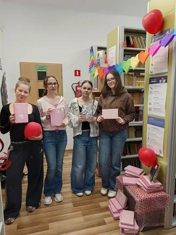 Zdjęcie do Wyjątkowa akcja czytelnicza pod hasłem &bdquo;Randka w ciemno z książką&rdquo;