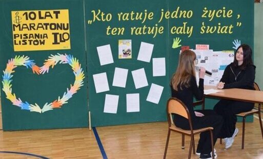 Zdjęcie do "KTO RATUJE JEDNO ŻYCIE, TEN RATUJE CAŁY ŚWIAT" - uroczysty apel z okazji jubileuszu 10-lecia Maratonu Pisania List&oacute;w