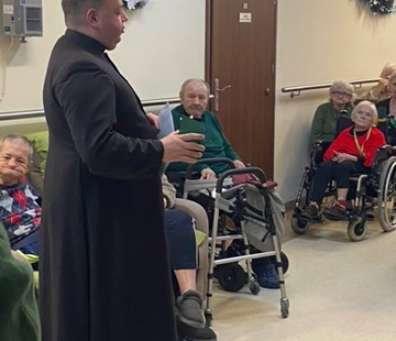 Zdjęcie do Koło "Szansa" odwiedza Dom Pomocy Społecznej w Kozienicach