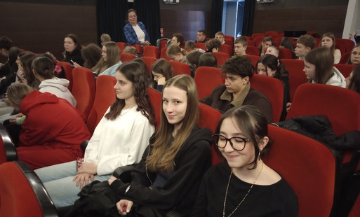 Zdjęcie do Wycieczka do Zwolenia na spektakl &bdquo;Kochanowski. Wszystko o disko&rdquo;