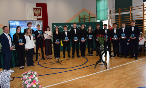 Zdjęcie do Zakończenie klas maturalnych
